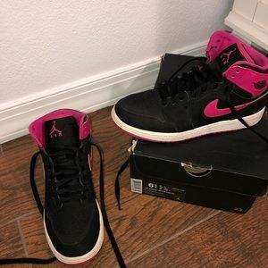 Jordan 1 Retro high black vivid pink (GS)